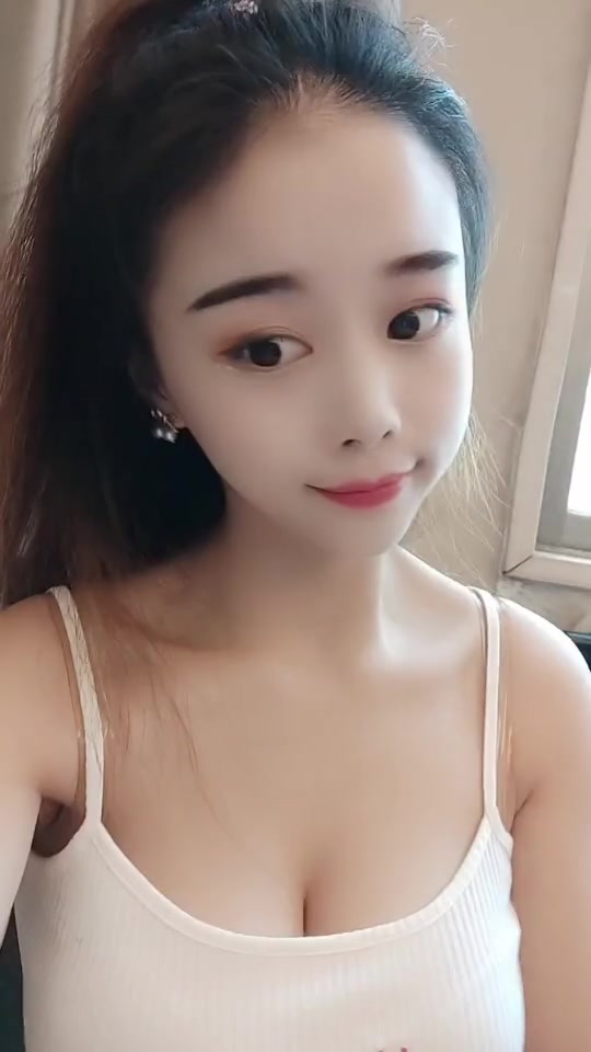 五官标准的佳佳